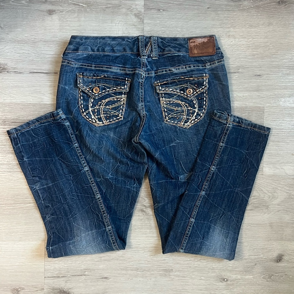 Stylish Women's Straight Leg Jeans in Dark Blue - Picture 2 of 6